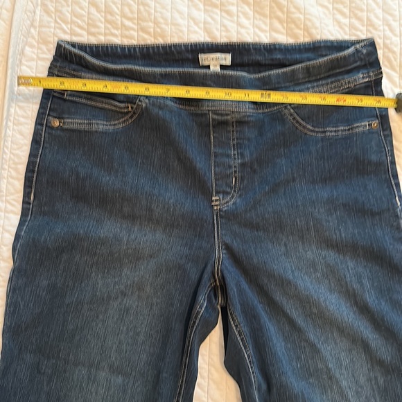 Women’s size 14 pull on jeans. Cotton/poly/viscose/spandex blend. Dark denim. - Picture 3 of 10